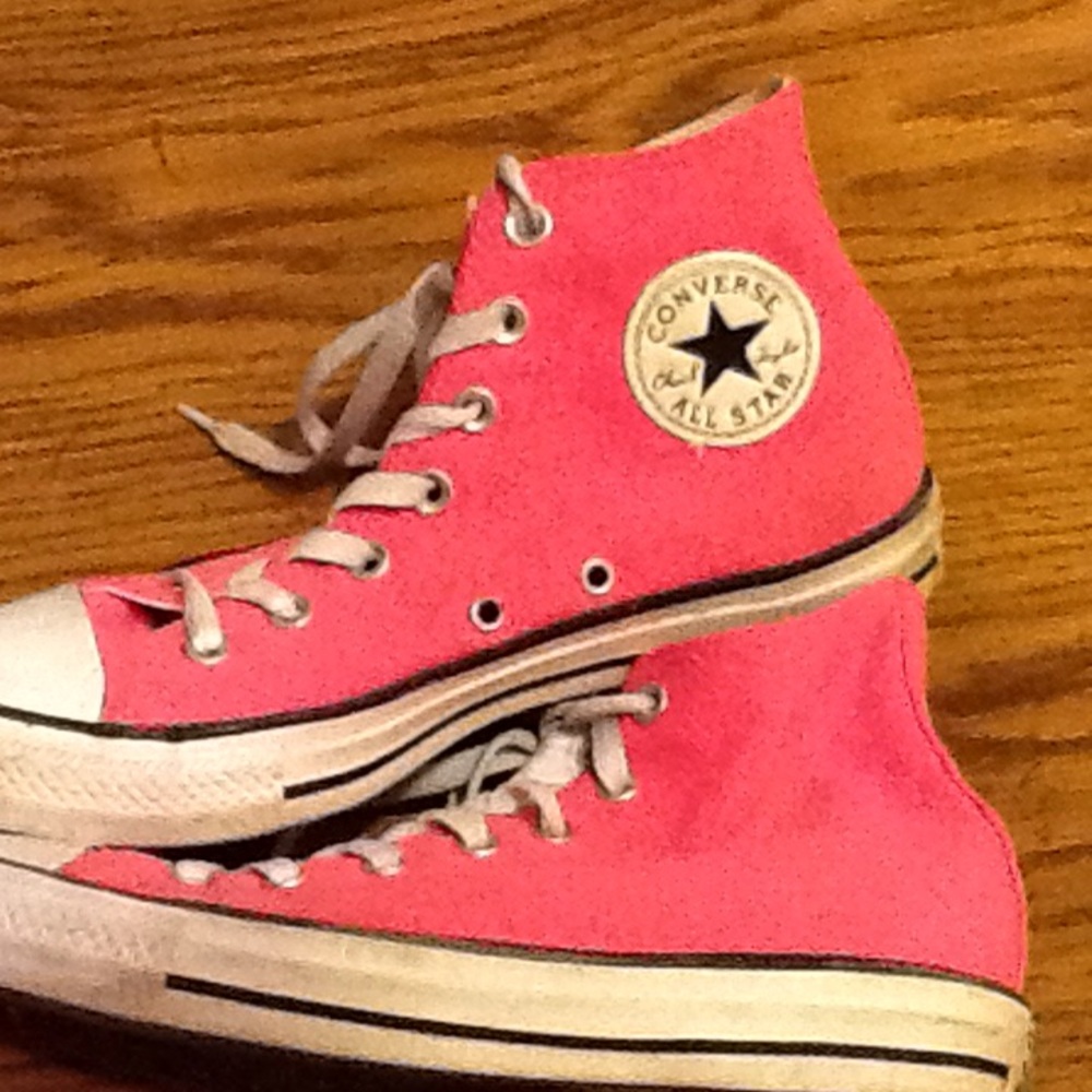 Converse Hot Pink Hi-Pink.  8 Women's ,  EUC !!